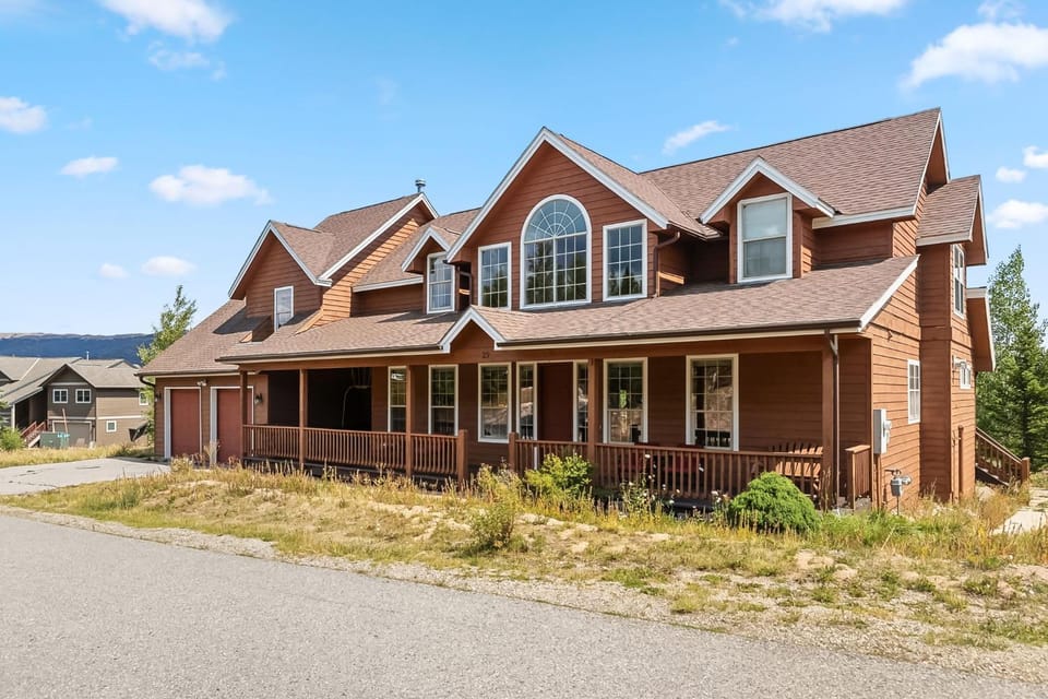 Dog Friendly Stay Near Trails in Silverthorne House in Wildernest