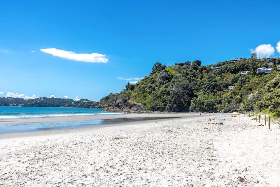 Beach Bliss - Steps to Onetangi House in Auckland Region