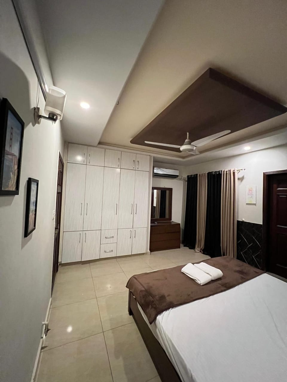 Bedroom, wardrobe, air conditioner