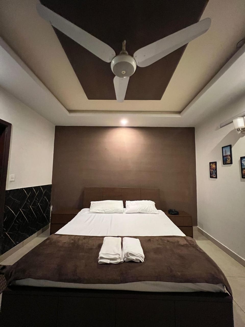 Photo of the whole room, Bedroom, towels