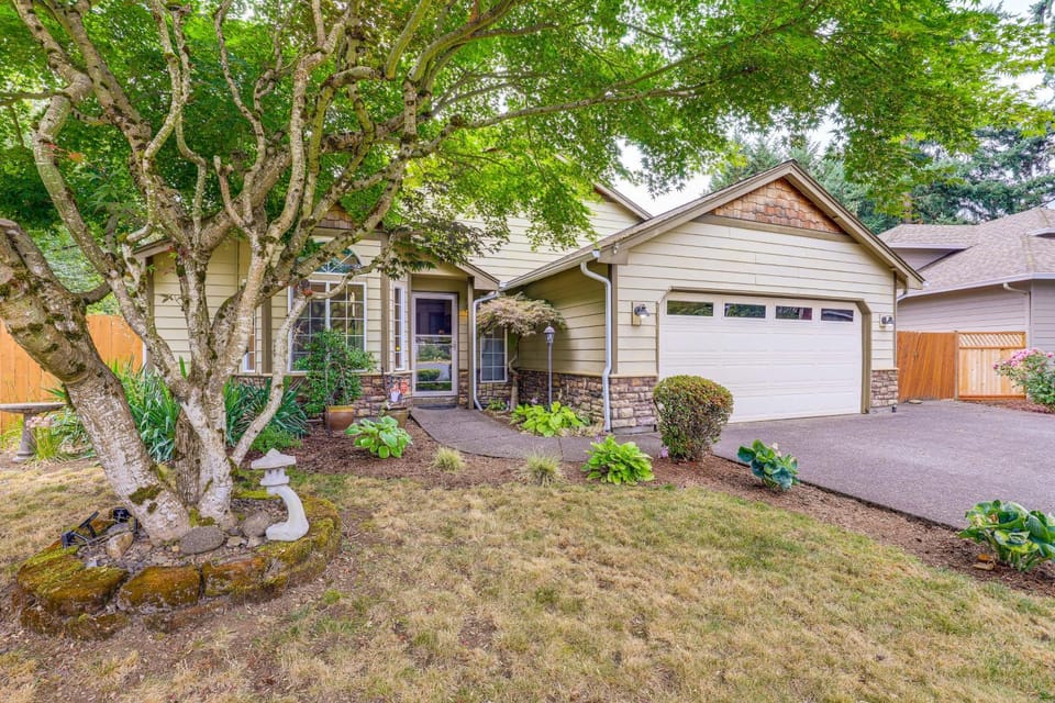 Tranquil Home with Patio and Fenced Yard in Vancouver! House in Vancouver