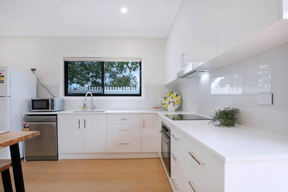 Kitchen or kitchenette, Other, dishwasher, oven, stove
