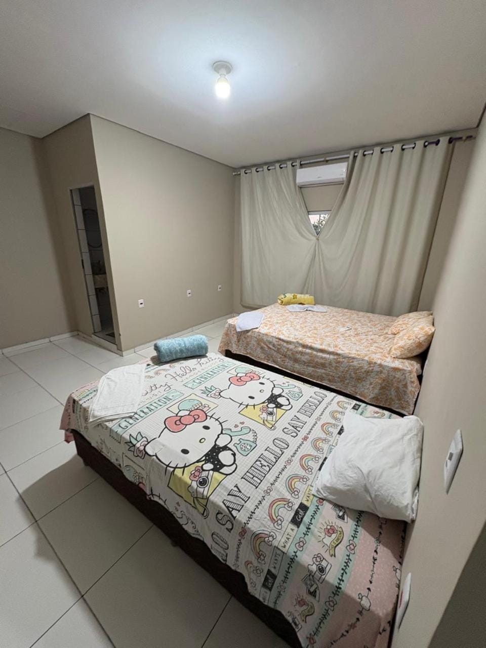Bed, Photo of the whole room, Bedroom, air conditioner
