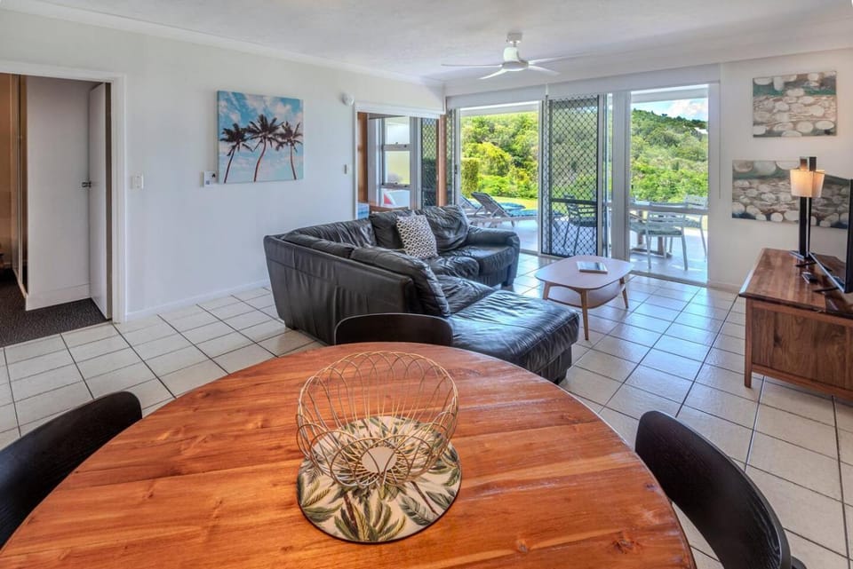TV and multimedia, Living room, Dining area