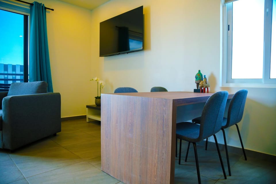 TV and multimedia, Living room, Dining area, Dinner