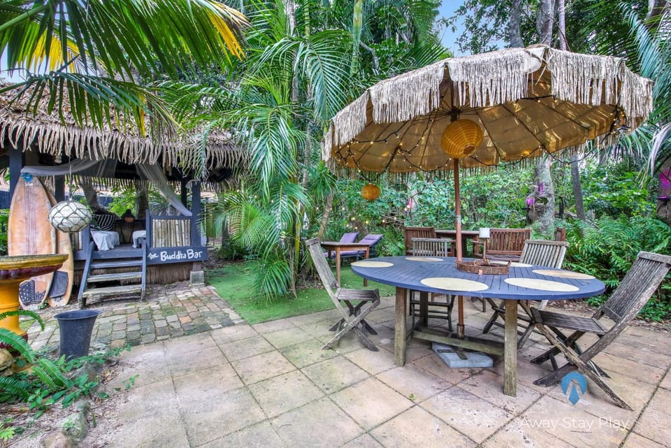 Natural landscape, Garden, Dining area
