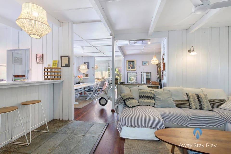 Kitchen or kitchenette, Living room, Seating area