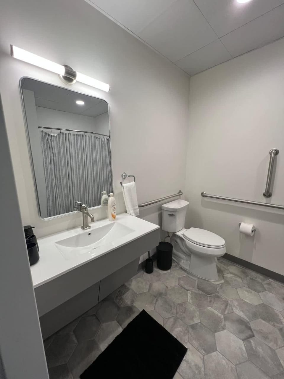 410 Modern Brand New Studio Apartment Apartment in East Brunswick