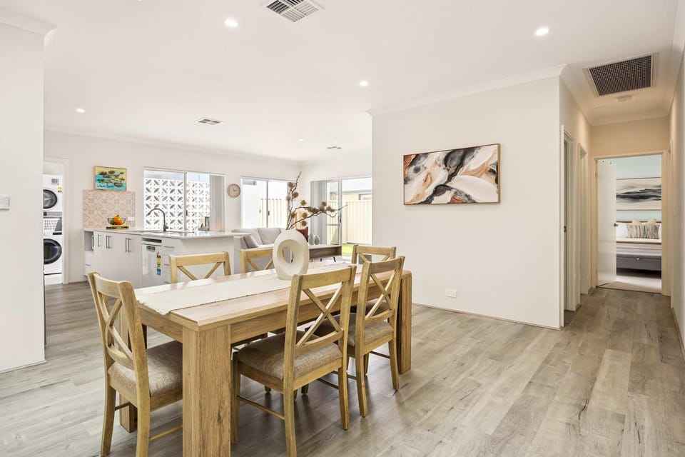 Quenda Villa 3Br 3bath House in Canning Vale