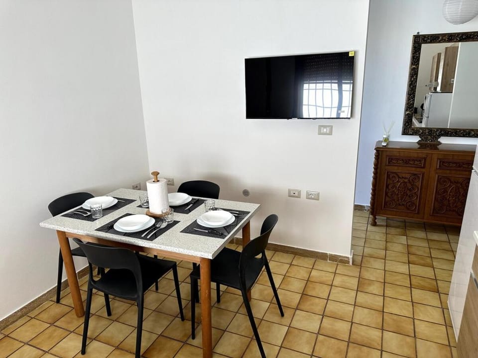 TV and multimedia, Kitchen or kitchenette, Dining area