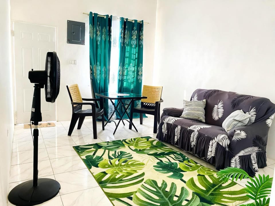 King St Penthouse 10 mins walk to Beach Apartment in Montego Bay