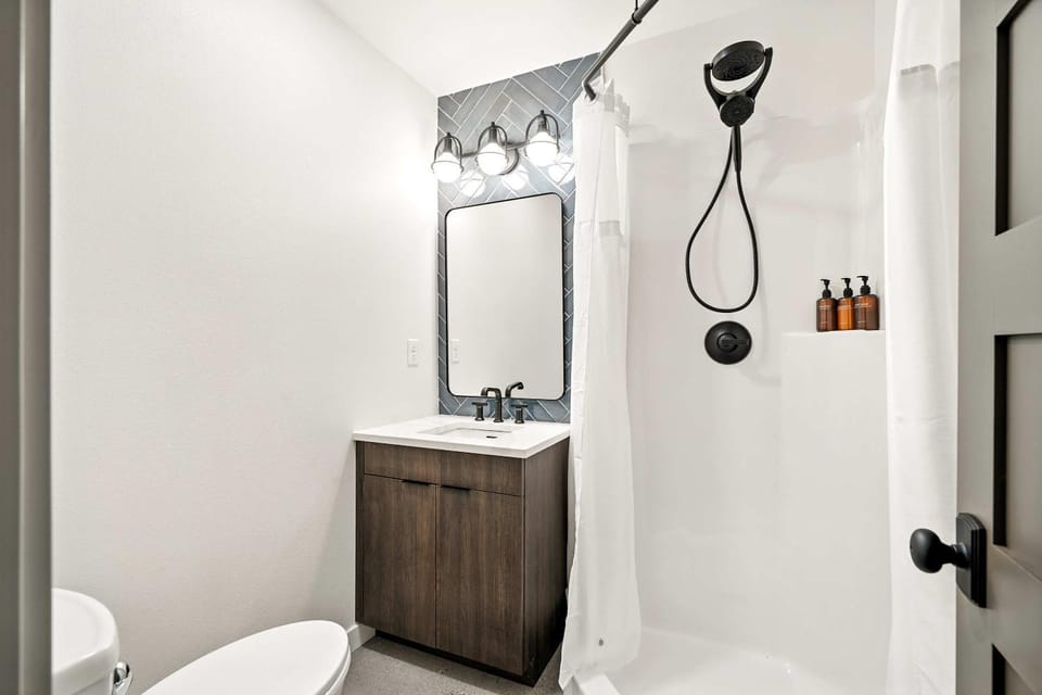 New Kerns Studio Prime Spot Walkable Area Apartment in Portland