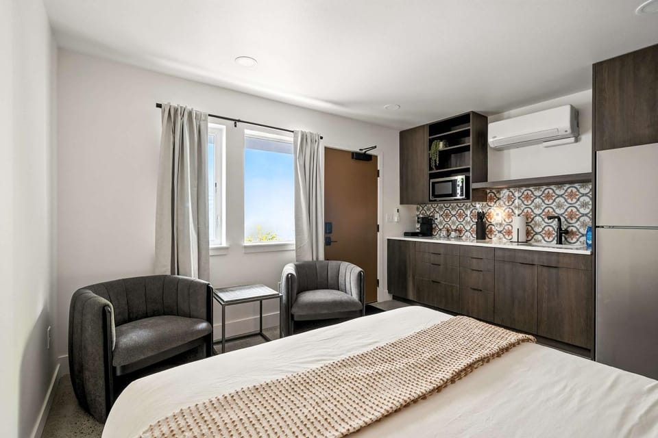 New Kerns Studio Prime Spot Walkable Area Apartment in Portland