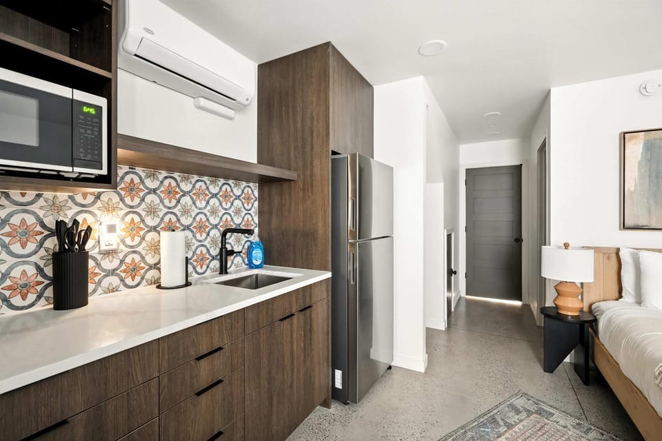 New Kerns Studio Prime Spot Walkable Area Apartment in Portland