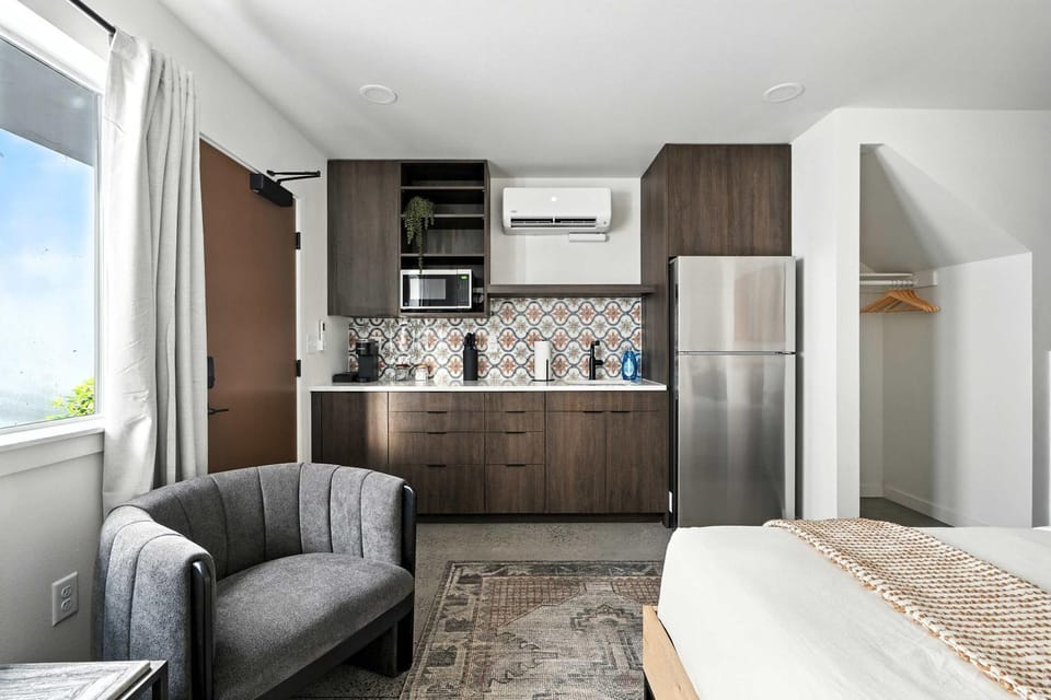 Kerns Studio - Near Coffee Dining & Transit Apartment in Portland