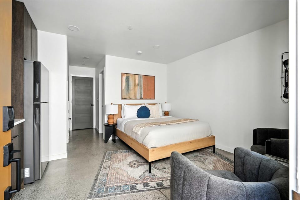 Kerns Studio Near Coffee Dining & Transit Apartment in Portland