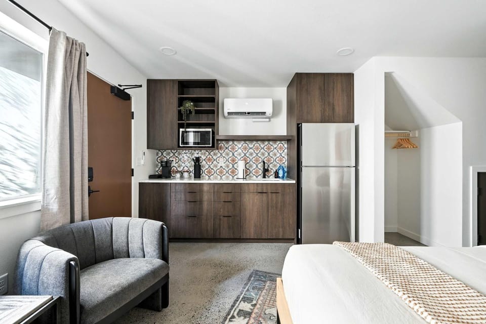 Kerns Studio Near Coffee Dining & Transit Apartment in Portland