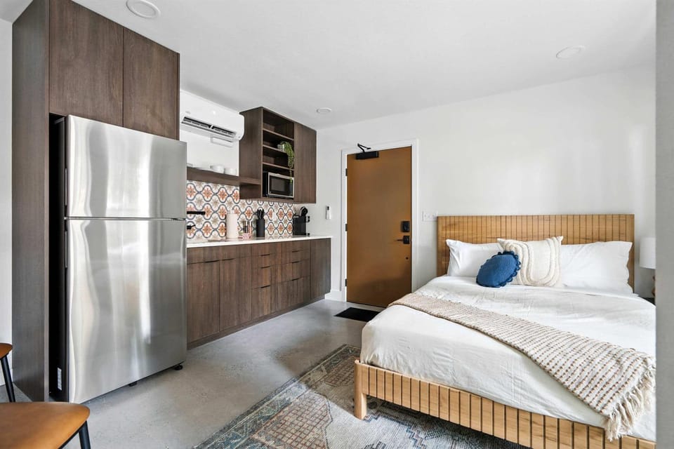 Ground Floor Studio Top Kerns Location Apartment in Portland
