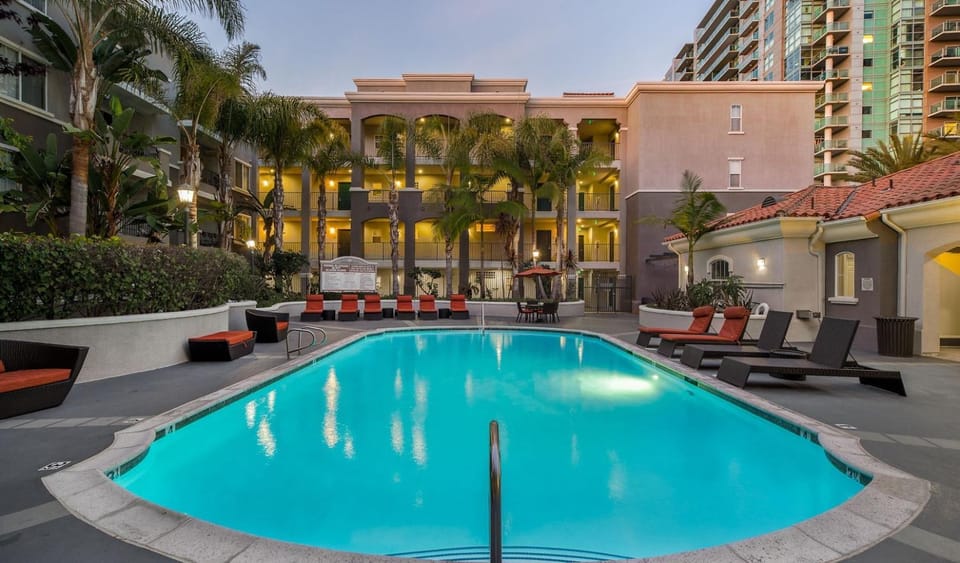 Property building, Patio, Hot Tub, Swimming pool