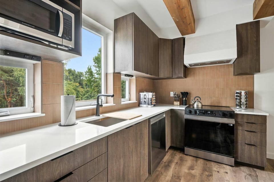 The Adelynn - Sleek 2BR House in Portland - Walk to Everything House in Portland