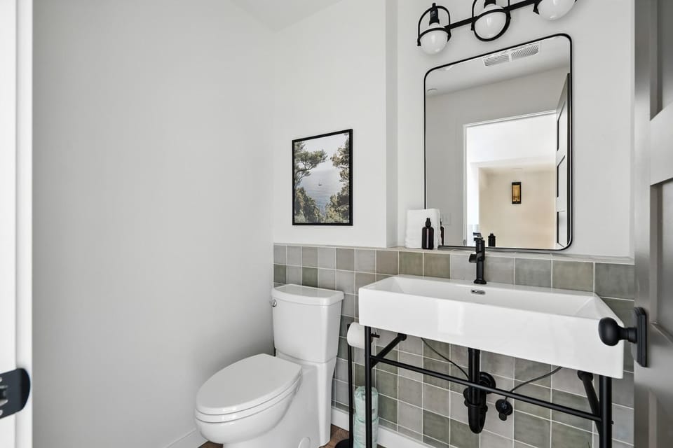 The Adelynn - Sleek 2BR House in Portland - Walk to Everything House in Portland