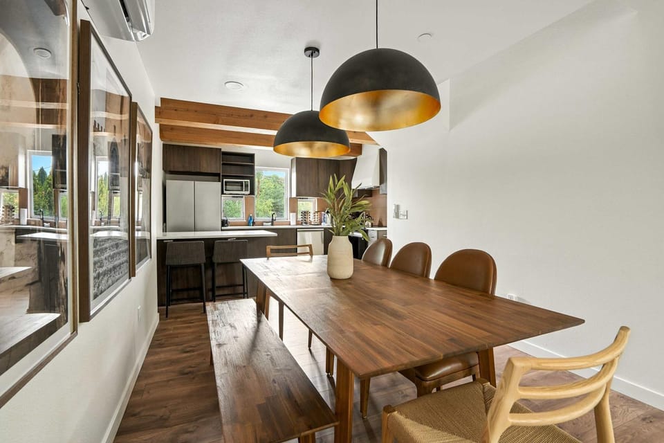 Spanish Revival Escape - Brand New 6BR in Heart of Kerns House in Portland
