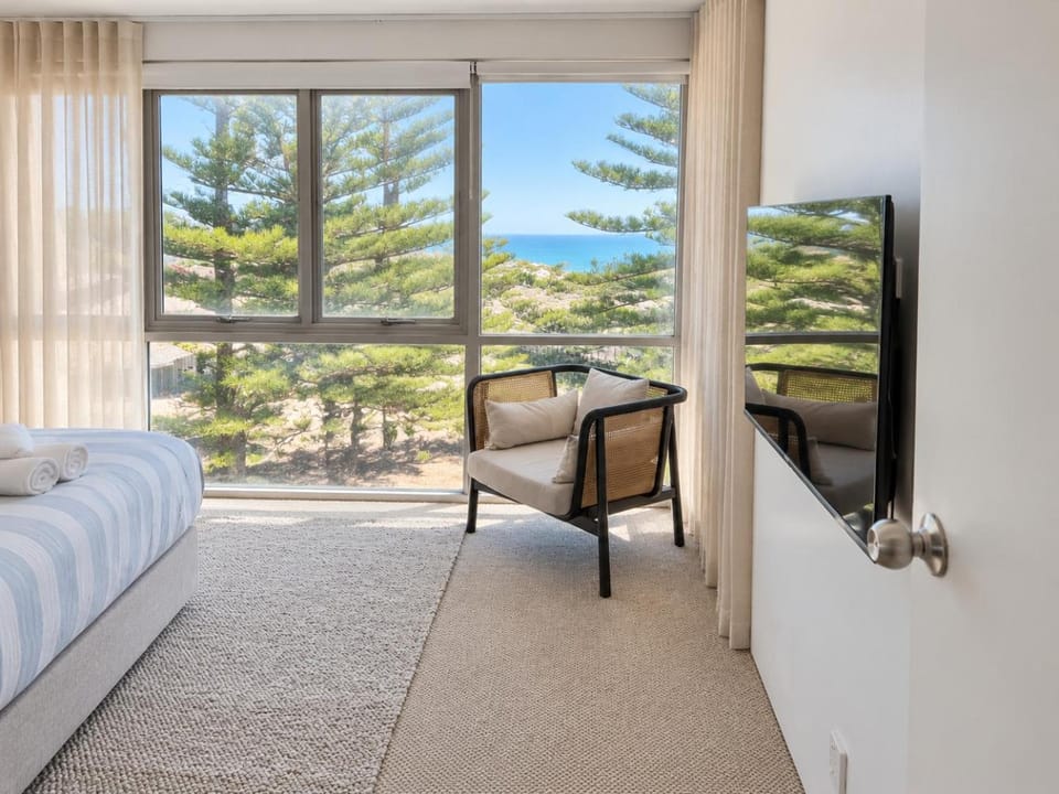 Bed, TV and multimedia, View (from property/room), Bedroom