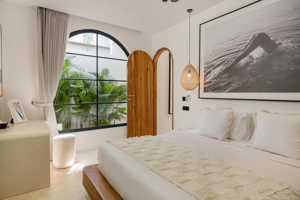 Bed, Living room, Photo of the whole room, Bedroom