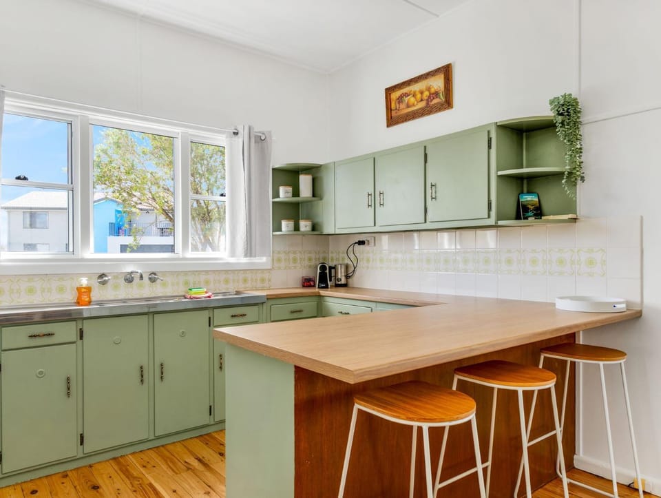 Batehaven Coastal Home Near Corrigans Beach House in Batemans Bay