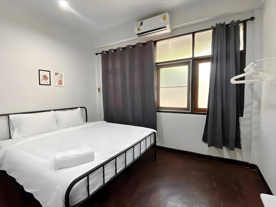 Bed, Photo of the whole room, Bedroom, towels, air conditioner