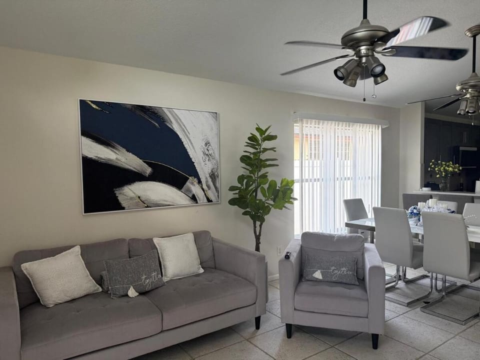 3 bedroom home with private pool House in Orlando