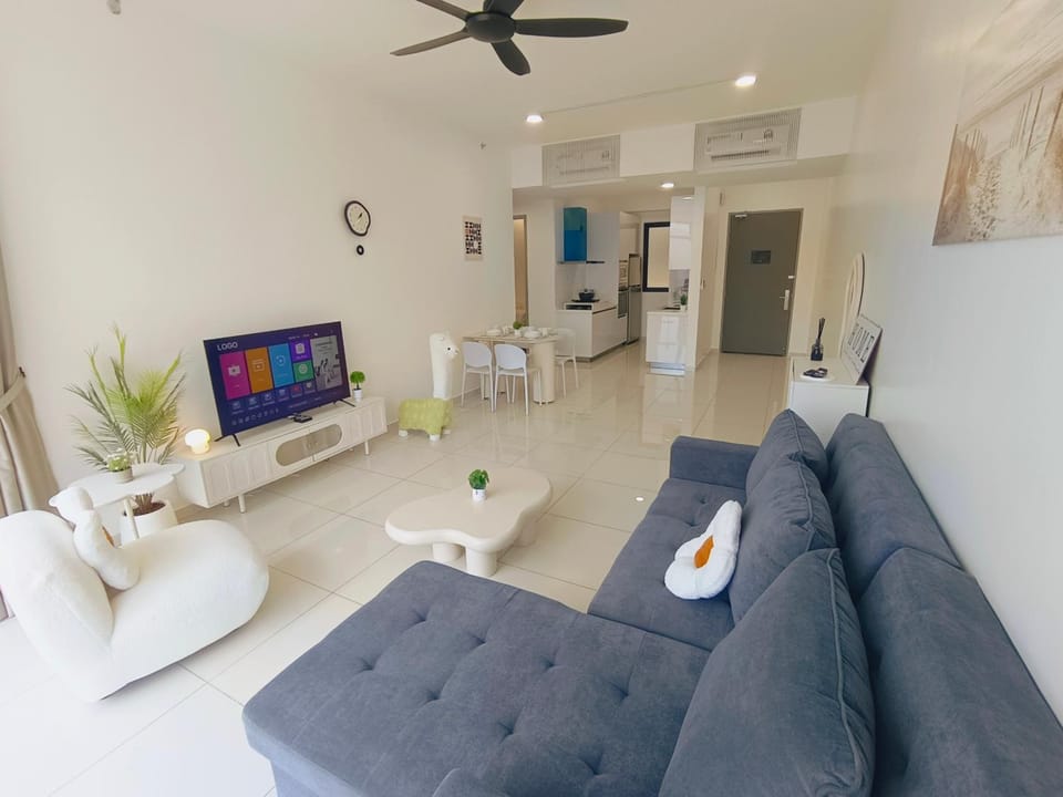Rooftop Pool, Up to 6 Pax, 2 Bedrooms, 2 Bathrooms, 2 Car Parks by Star Home Apartment in George Town