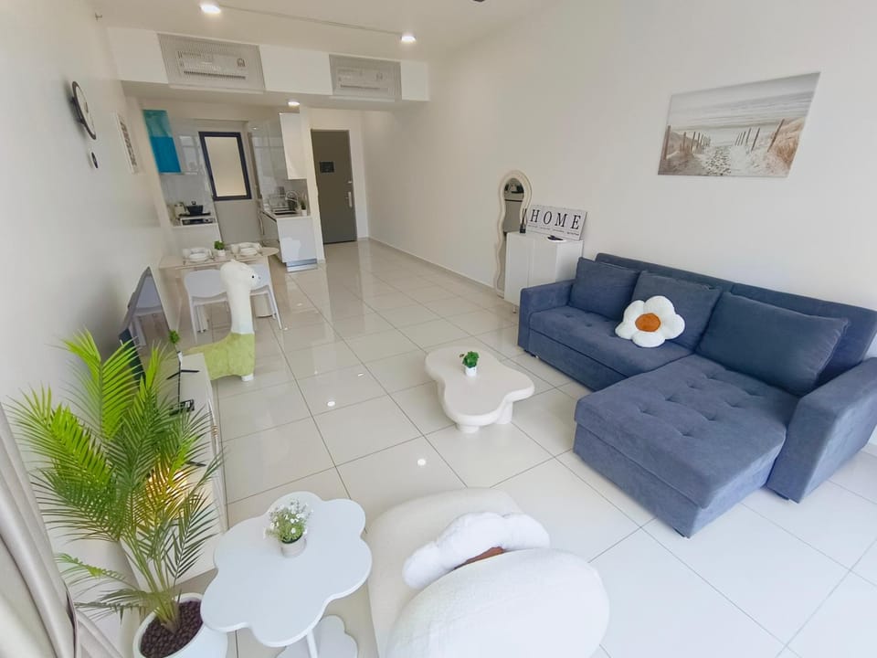 Rooftop Pool, Up to 6 Pax, 2 Bedrooms, 2 Bathrooms, 2 Car Parks by Star Home Apartment in George Town
