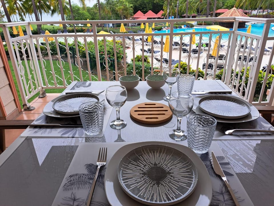 Balcony/Terrace, Dining area, Swimming pool