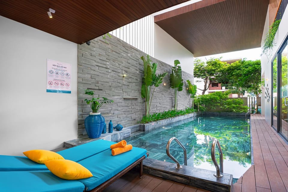 Patio, Day, Garden, Seating area, Garden view, Pool view, Swimming pool, sunbed