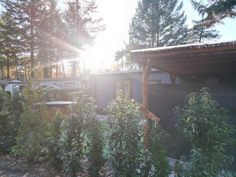 Tiny House Forestia met HOTTUB Campground/ 
RV Resort in Hoenderloo