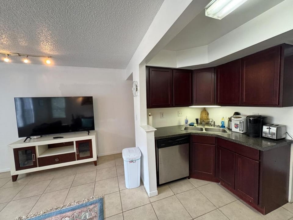 a 4bed2bath cozy apt near UF and Shands Apartment in Gainesville