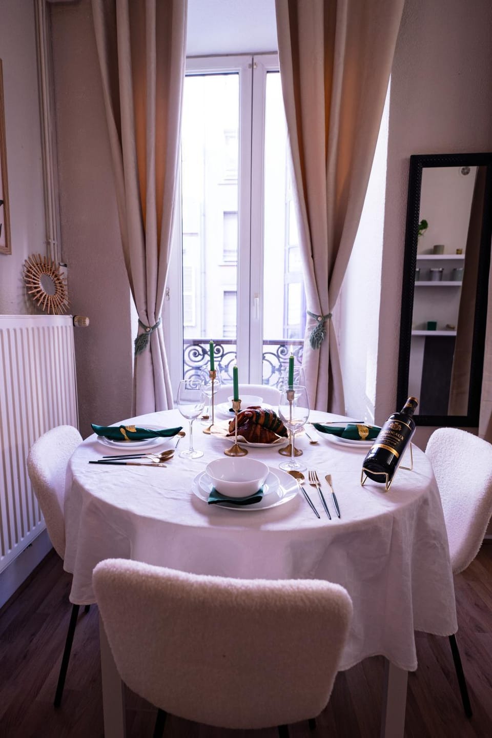 Food and drinks, Dining area, Food