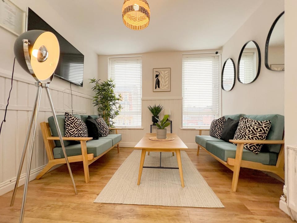 Communal lounge/ TV room, Living room, Seating area