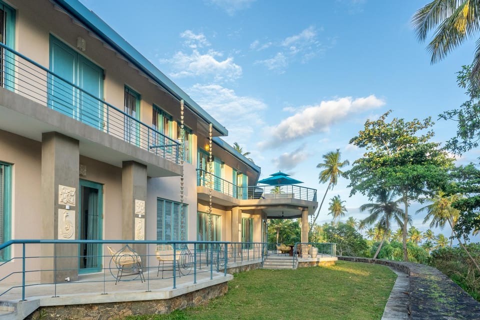 Property building, Day, Garden, View (from property/room), Balcony/Terrace
