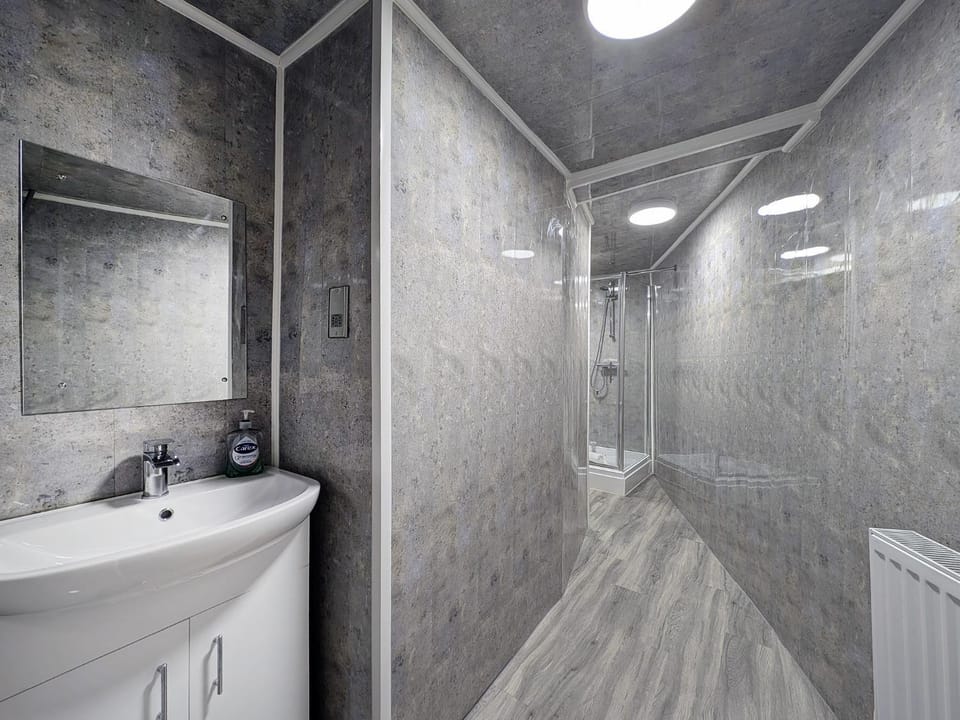 Modern 2-Bed Flat Near Newcastle City Centre PTK Apartment in Newcastle upon Tyne