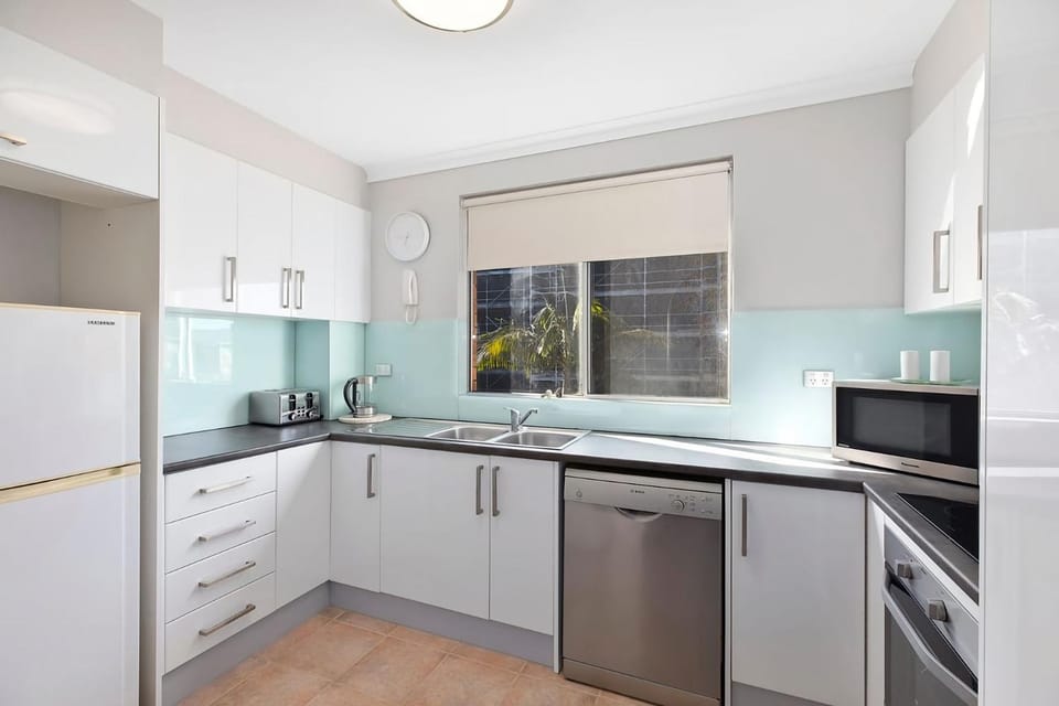 Fairport Coastal Escape - Walk to Beach & Town Apartment in The Entrance