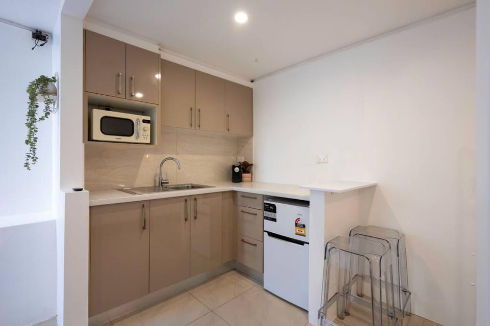 microwave, oven, kitchen