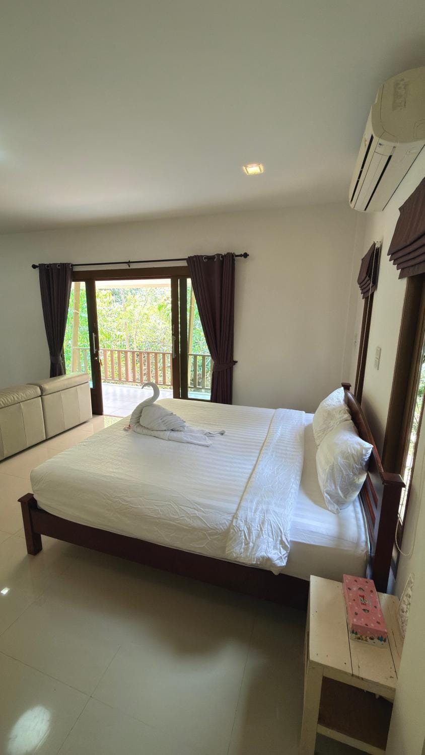 Bed, Bedroom, air conditioner
