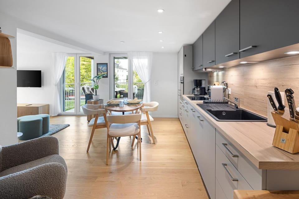 Kitchen or kitchenette, Seating area, Dining area, dishwasher, stove