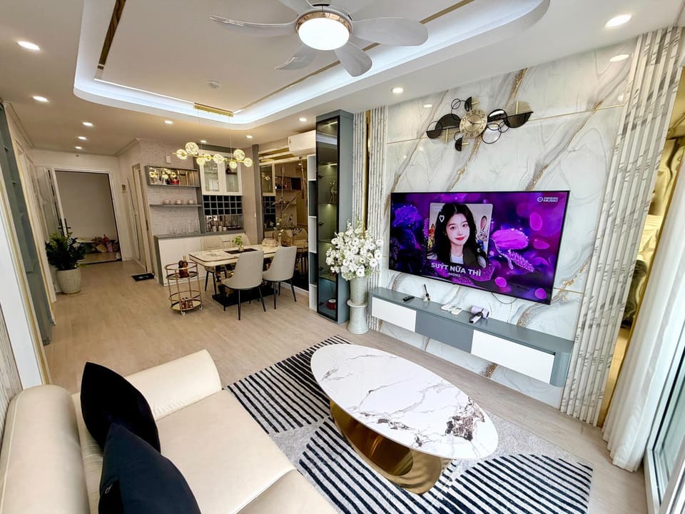Communal lounge/ TV room, TV and multimedia, Living room, Dining area