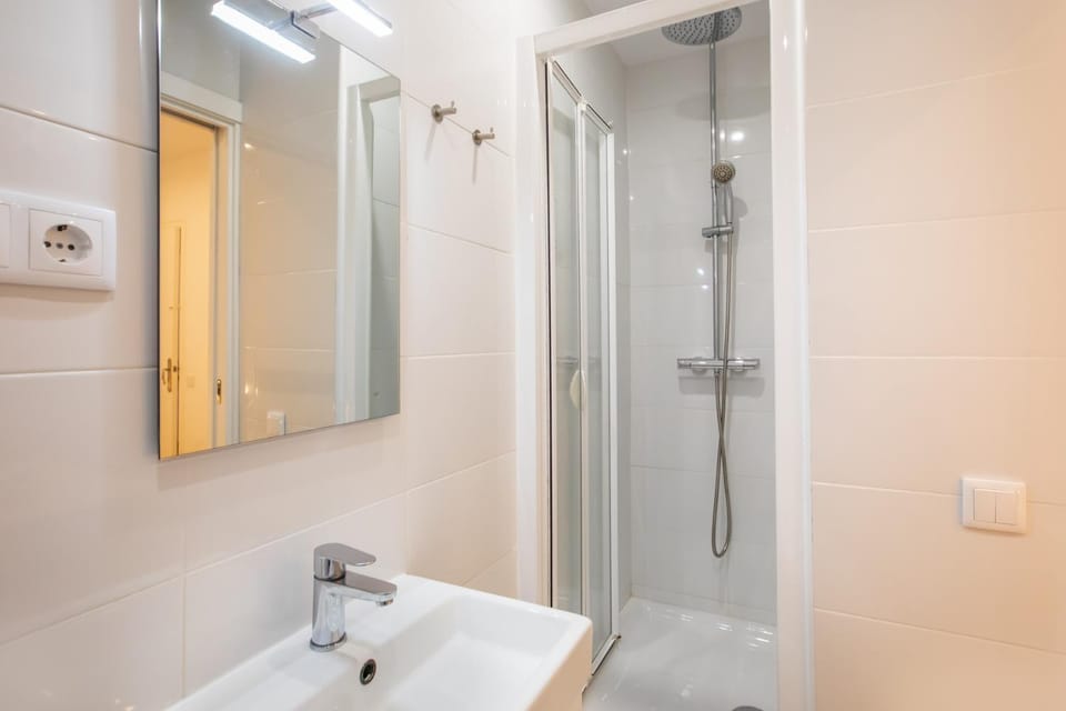 44PAA1129 - 3 Bedrooms in Gracia Apartment in Barcelona