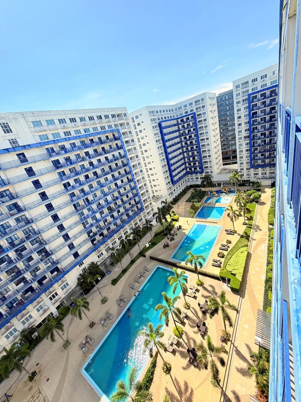 Property building, Day, Pool view, Swimming pool