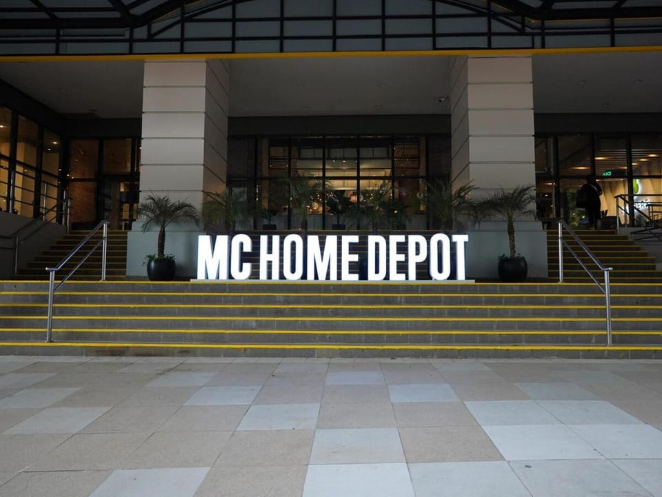 2 Bedroom luxury Apartment with washing machine in BGC Uptown Apartment in Makati