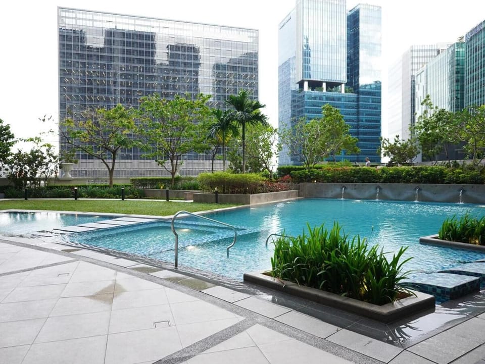2 Bedroom luxury Apartment with washing machine in BGC Uptown Apartment in Makati